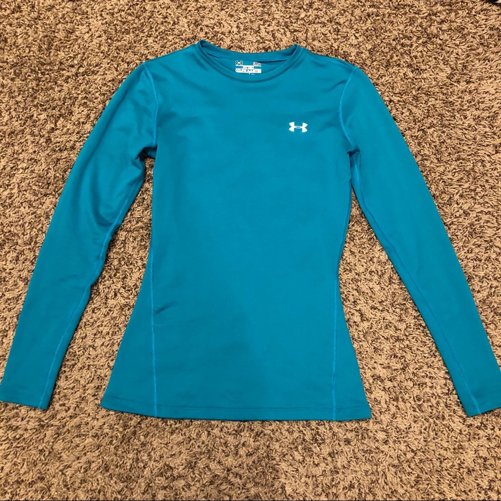 Long-sleeve underarmour top